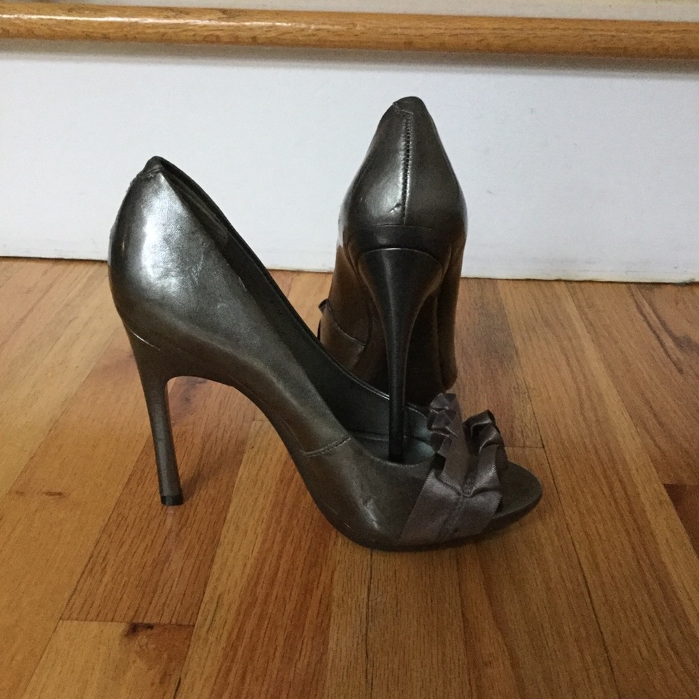 Gun metal ribboned peep toe heel